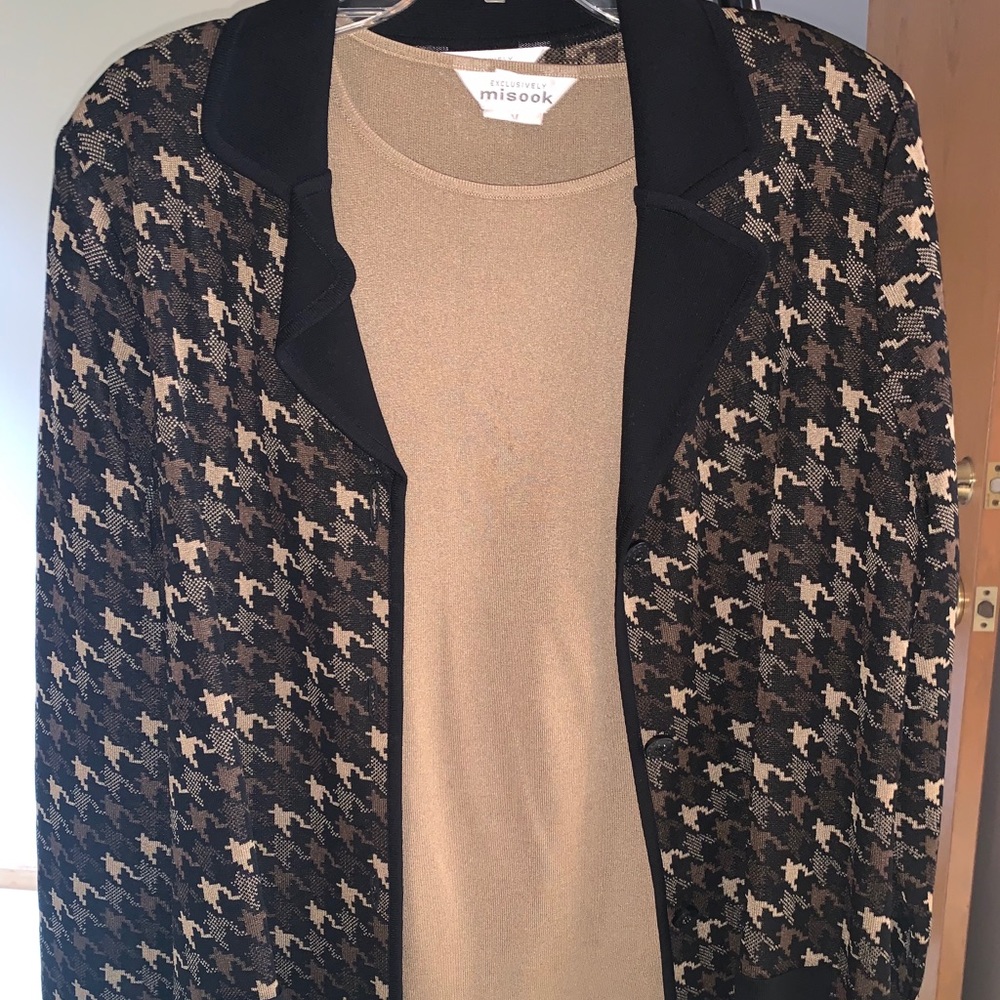 A jacket and undershirt set